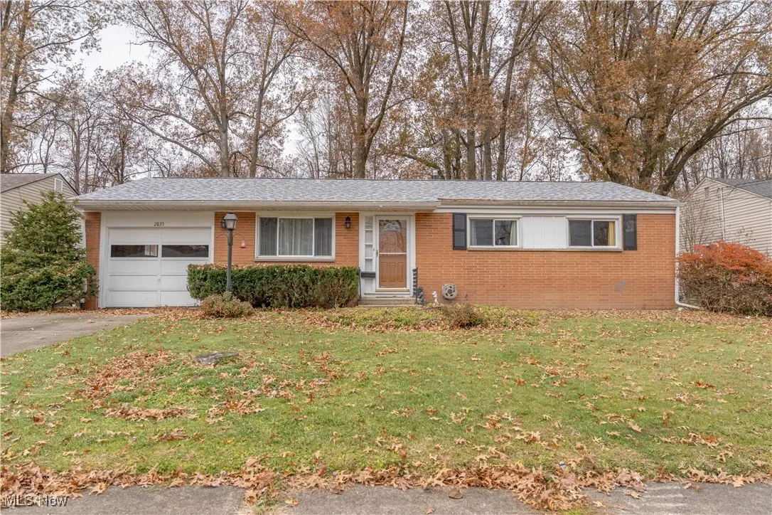 2835 Crestwood Nw Drive, Warren, OH 44485 - Image #1