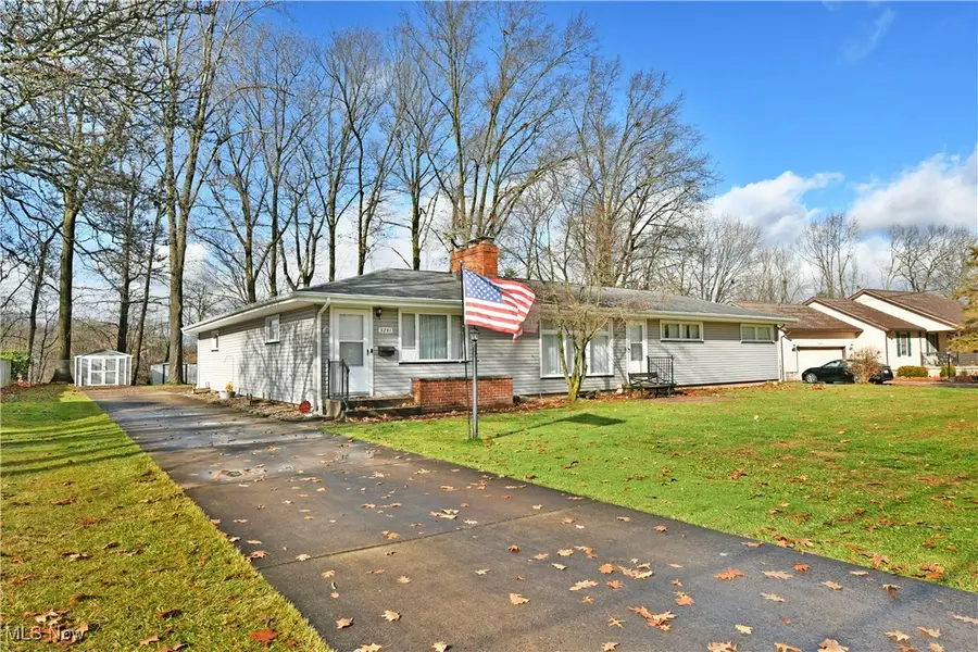 3241 Lynwood Nw Drive, Warren, OH 44485 - Image #2