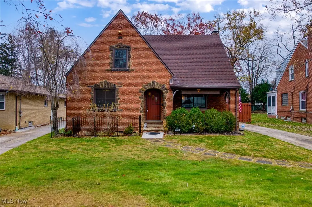 5699 Onaway Oval, Parma, OH 44130 - Image #1