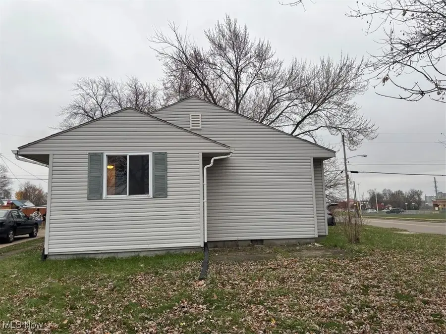 1820 Midway Ne Avenue, Canton, OH 44705 - Image #2