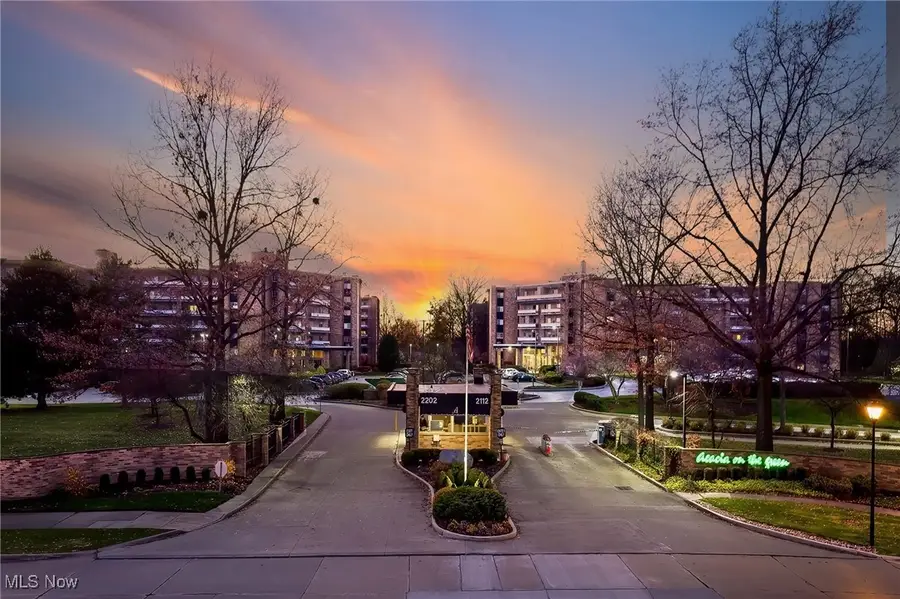 2202 Acacia Park Drive #2208, Lyndhurst, OH 44124 - Image #2