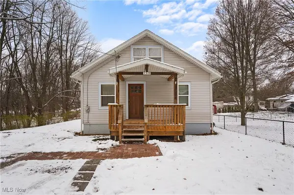 2218 Lee Drive, Akron, OH 44306