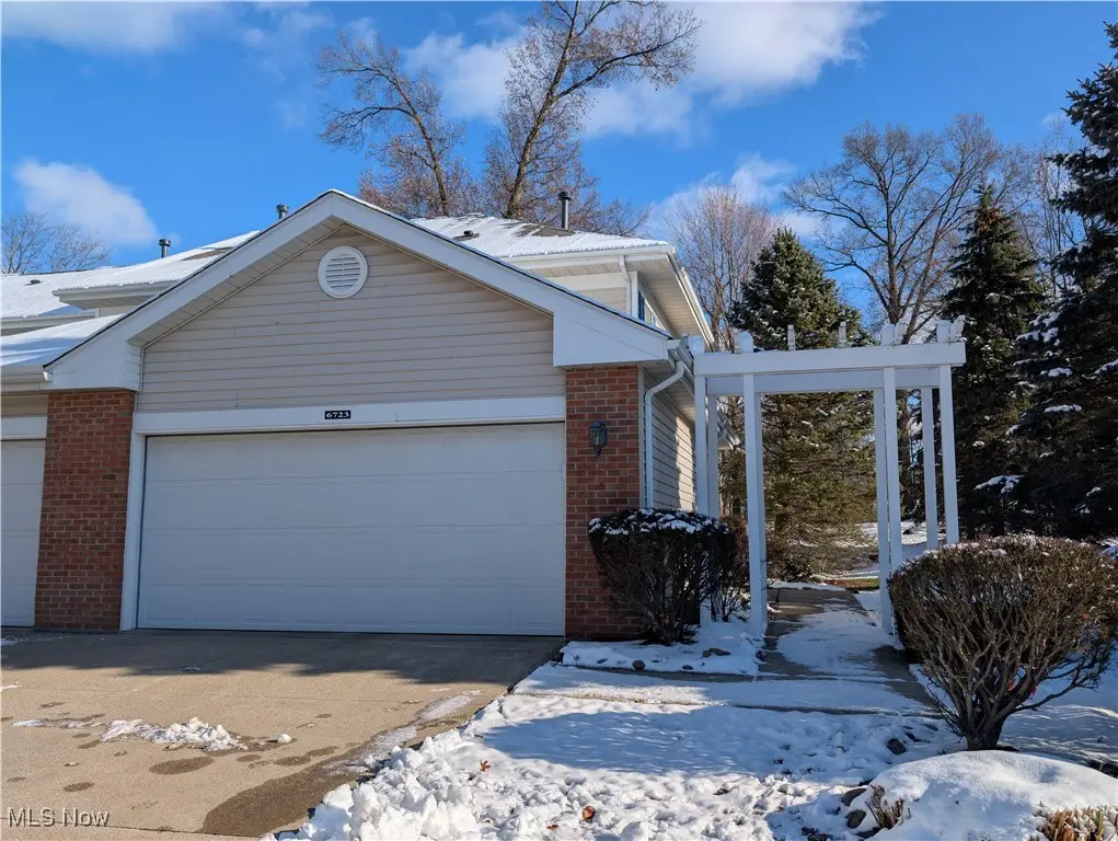 6723 N Ivy Lane, Middleburg Heights, OH 44130 - #1