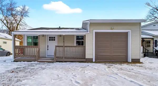 5579 Chagrin Drive, Mentor on the Lake, OH 44060