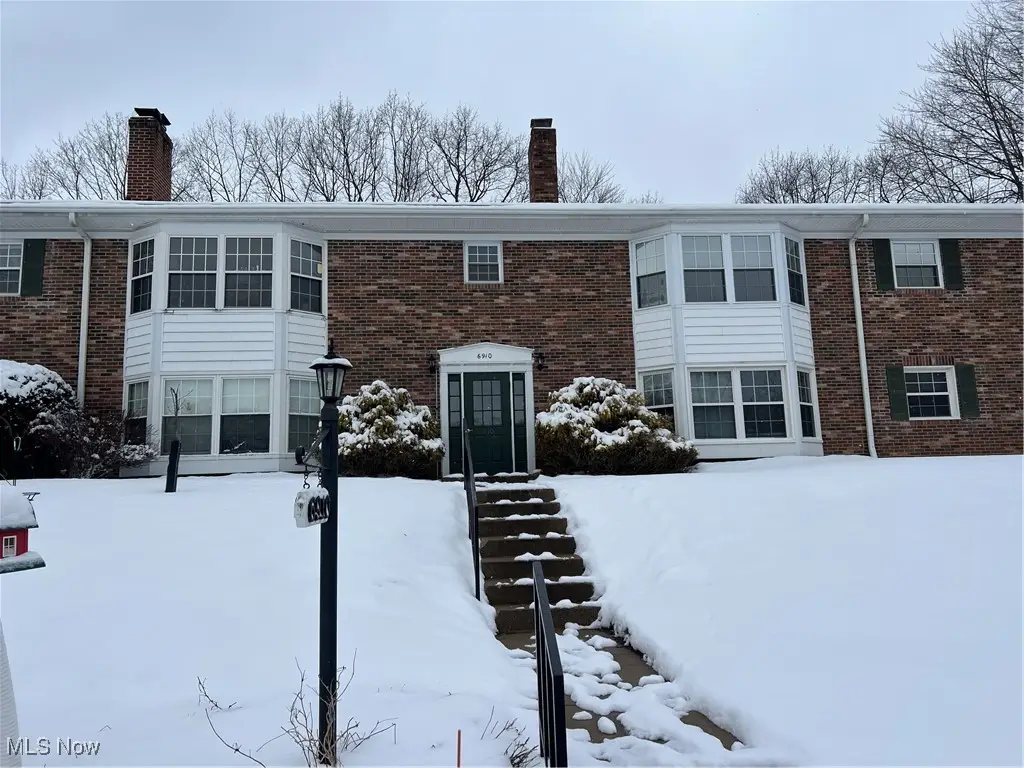 6910 Carriage Hill Drive #104, Brecksville, OH 44141 - Image #1