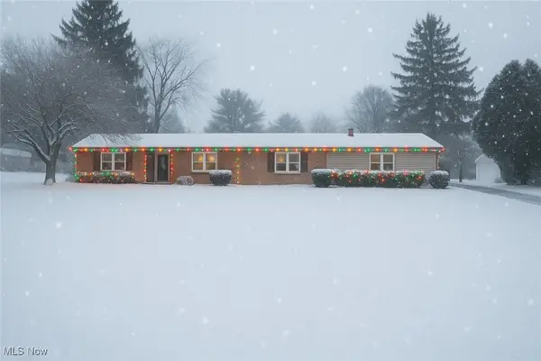 8304 Sharon Nw Avenue, North Canton, OH 44720