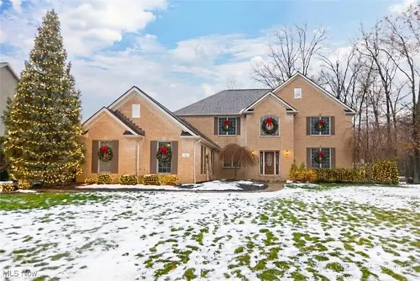 383 Crestwood Drive, Avon Lake, OH 44012