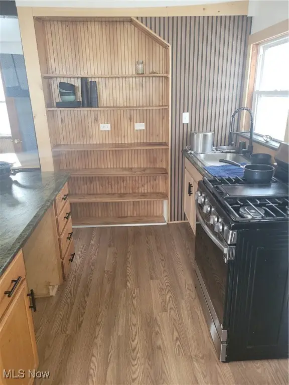 585 W Glendale Street, Bedford, OH 44146 - Image #2