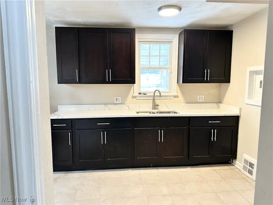 936 Vineshire Road, Cleveland Heights, OH 44121 - #3