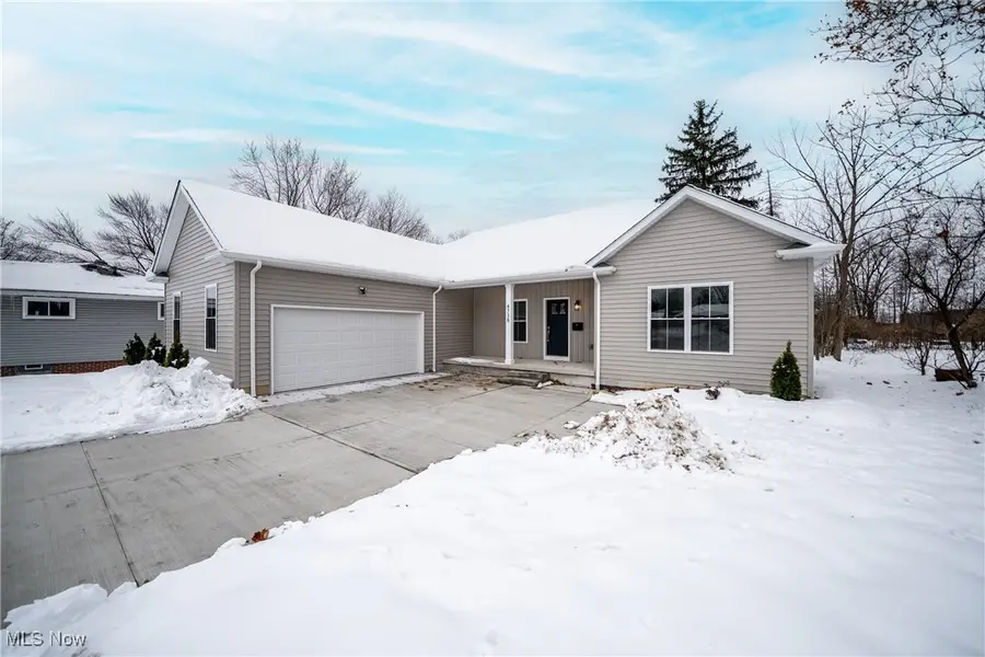 4738 Derbyshire Drive, North Randall, OH 44128 - Image #2