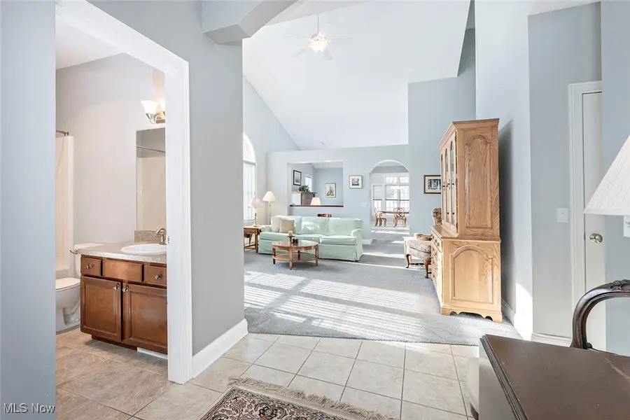 405 Creekside Drive, Mayfield Heights, OH 44143 - Image #3