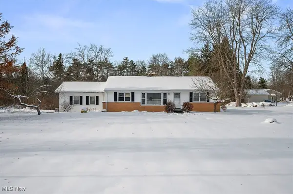 17796 Kenston Lake Drive, Chagrin Falls, OH 44023