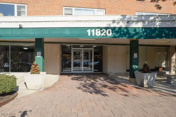 11820 Edgewater Drive #110, Lakewood, OH 44107