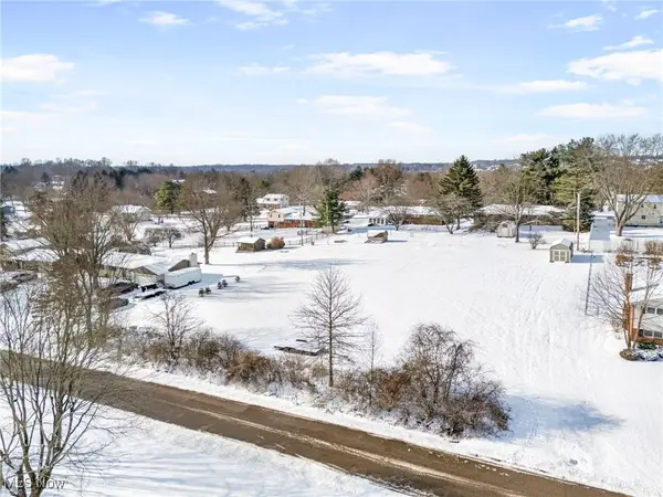 E Wadora Nw Circle, North Canton, OH 44720