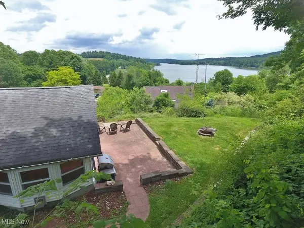 1121 Fiesta Sw Road, Dellroy, OH 44620