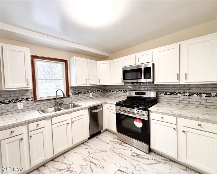 27175 Cameron Avenue, Euclid, OH 44132 - Image #2