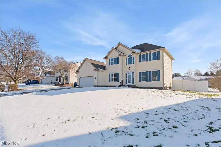 1516 Wisteria Sw Avenue, Hartville, OH 44632 - Image #2