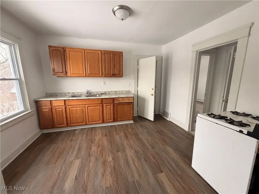 9521 Mount Auburn Avenue, Cleveland, OH 44104 - #3