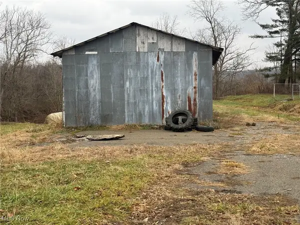 La Vona Dr, Zanesville, OH 43701