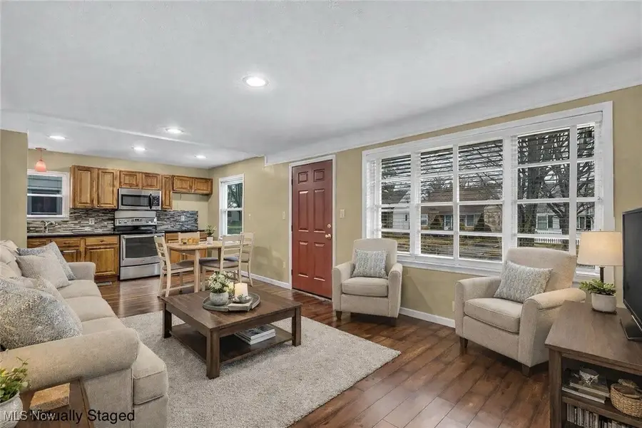 15512 Fernway Drive, Maple Heights, OH 44137 - Image #2