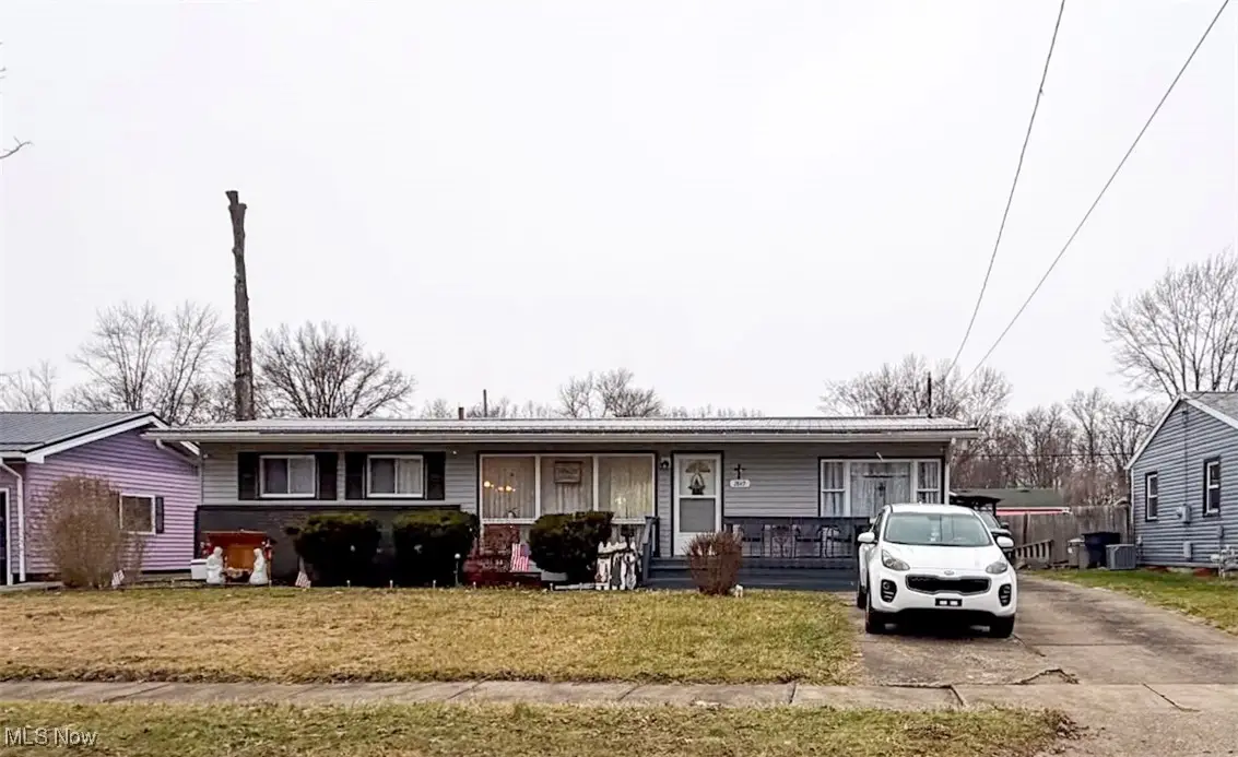 2849 Montgomery Nw Avenue, Warren, OH 44485 - Image #1