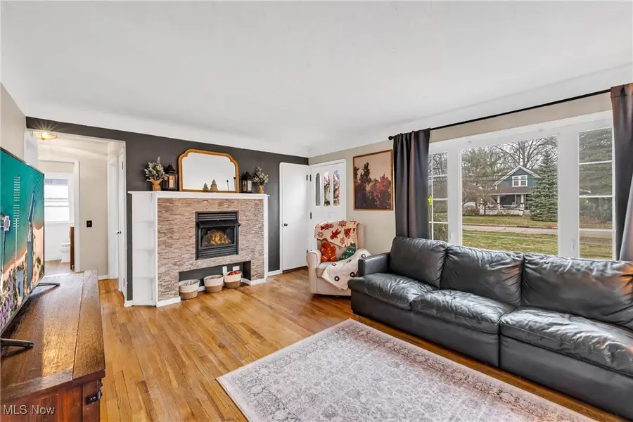 568 Bassett Road, Bay Village, OH 44140 - Image #2