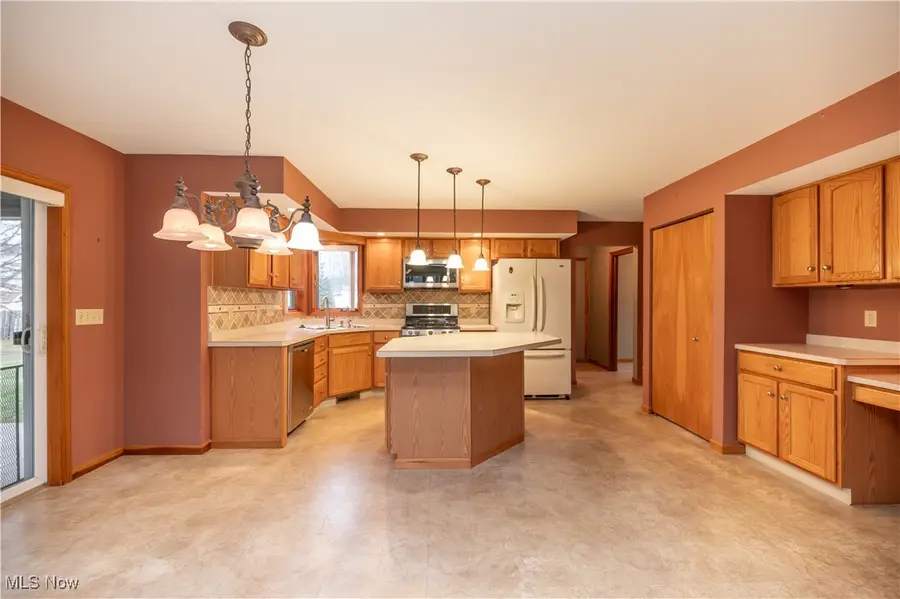 125 Edgewater Drive, Austintown, OH 44515 - Image #2