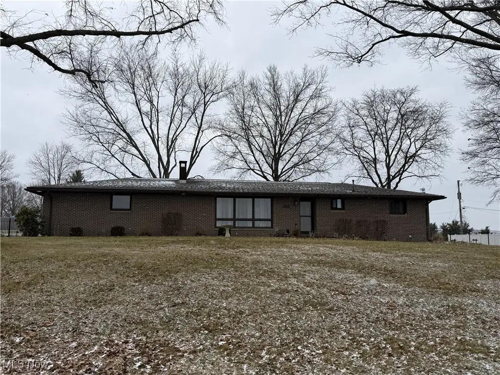 3222 Circleview Nw Drive, Dover, OH 44622 - Image #1