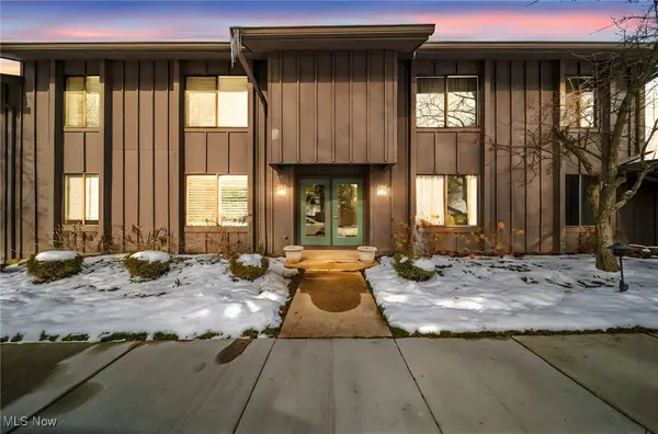 7465 Millrace Lane #103, Sagamore Hills, OH 44067