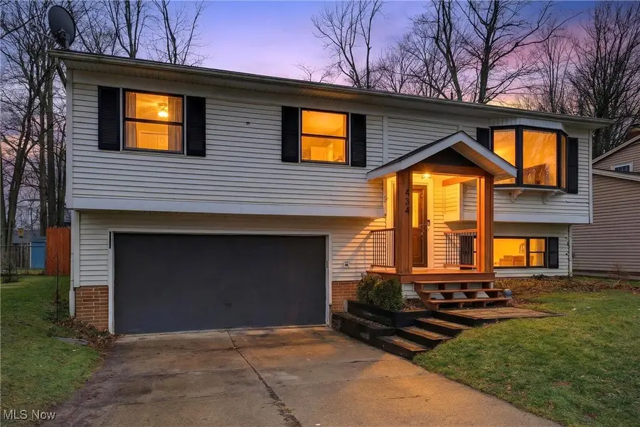 434 E Overlook Drive, Eastlake, OH 44095 - Image #2