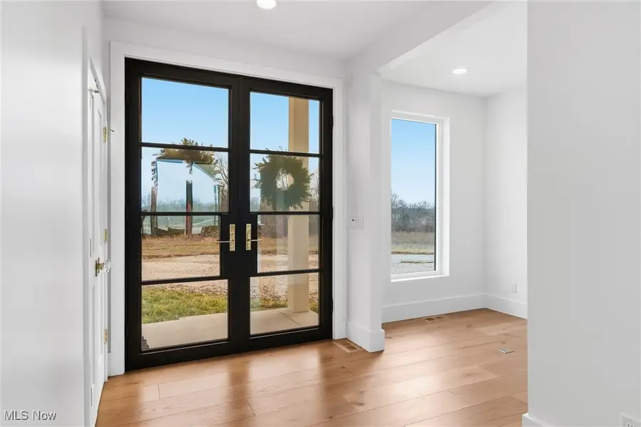 10311 Hunting Hills Ne Avenue, Hartville, OH 44632 - Image #2