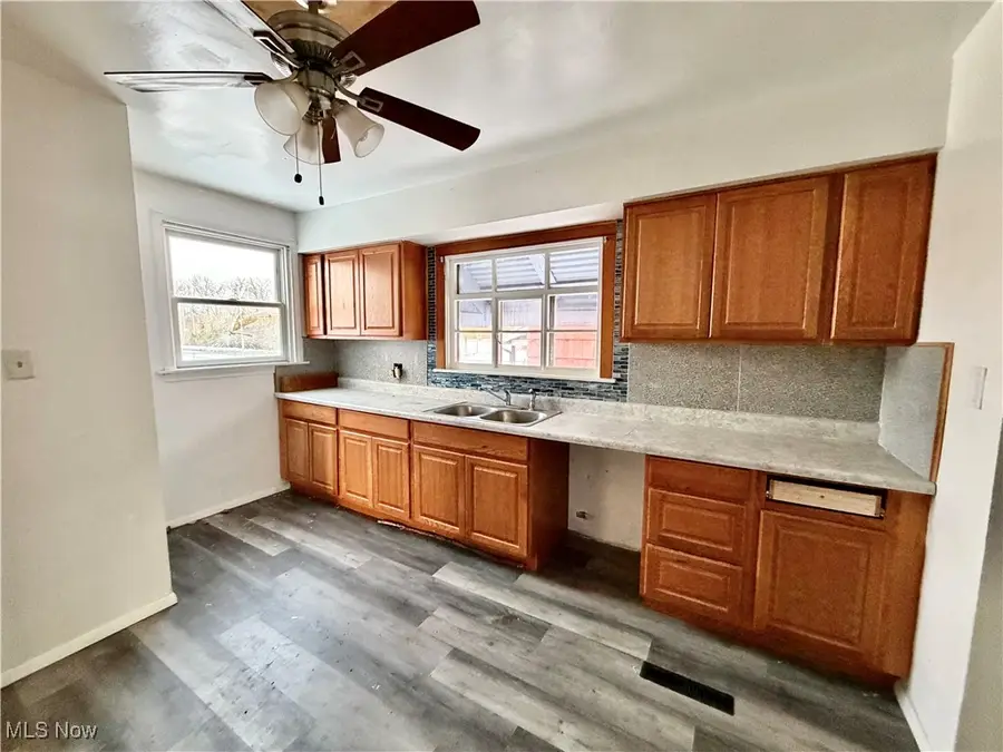 2325 Milton Se Street, Warren, OH 44484 - Image #2