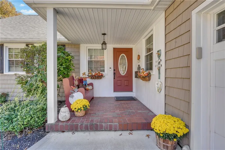 6821 Chadbourne Drive, North Olmsted, OH 44070 - Image #3