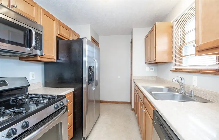 28525 Lakeshore Boulevard, Willowick, OH 44095 - Image #3