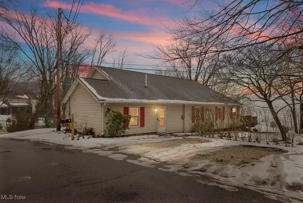 81 Cherry Nw Drive, North Canton, OH 44720