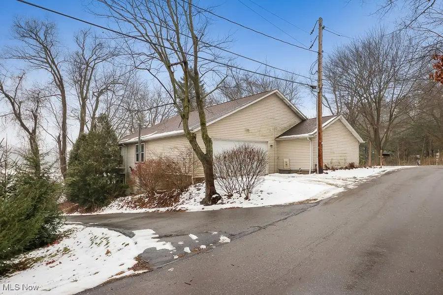 81 Cherry Nw Drive, North Canton, OH 44720 - Image #3