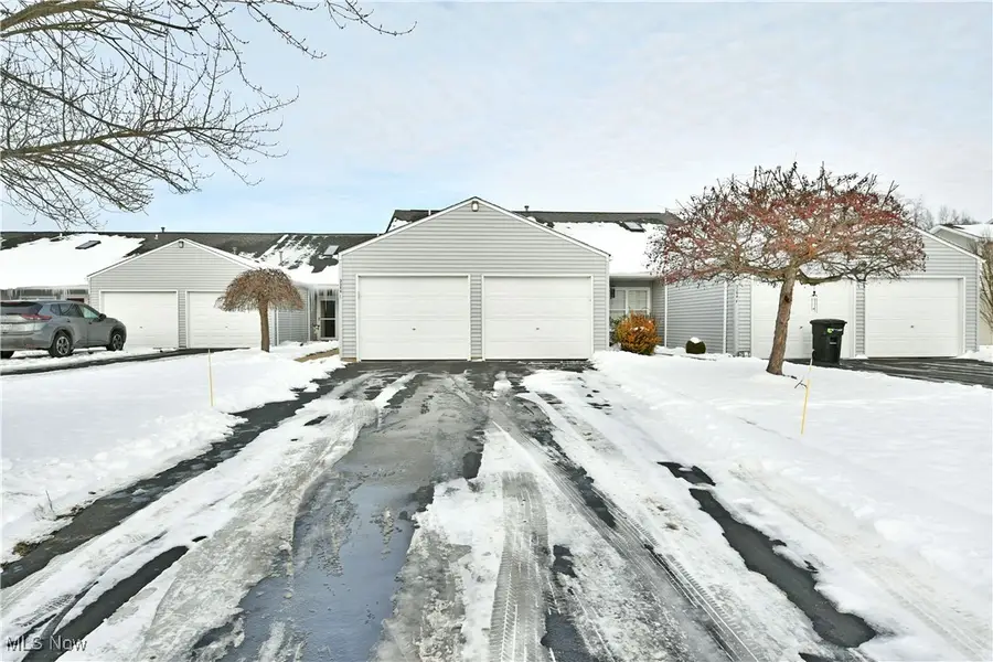 3394 Ivy Hill Circle #E, Cortland, OH 44410 - Image #3