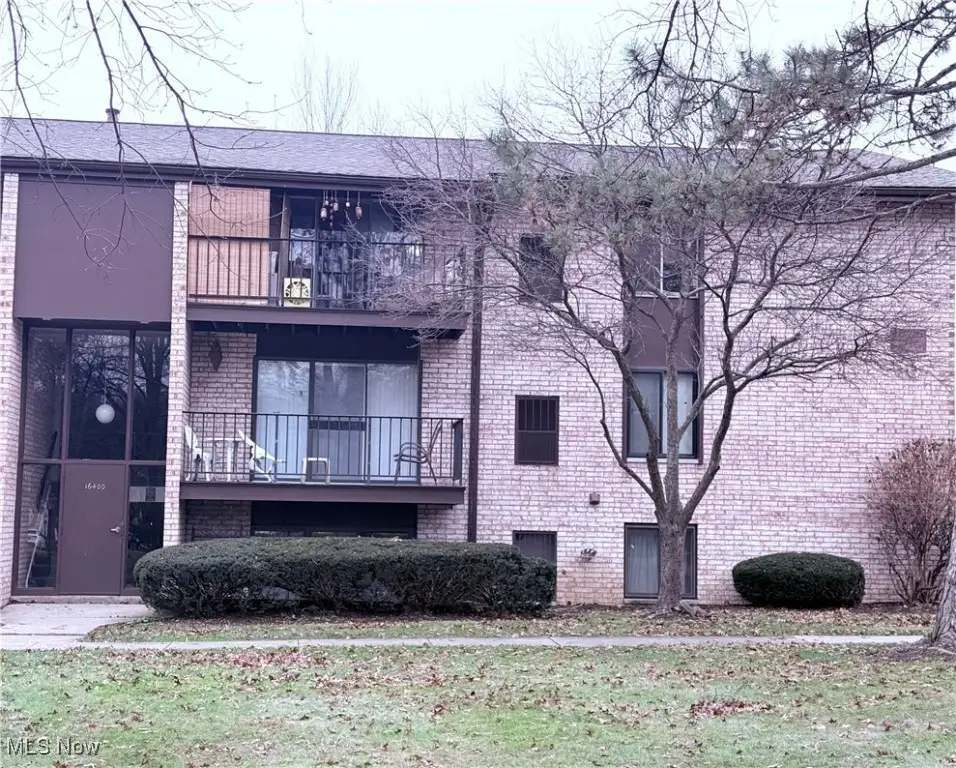 16400 Heather Lane #302, Middleburg Heights, OH 44130 - Image #1