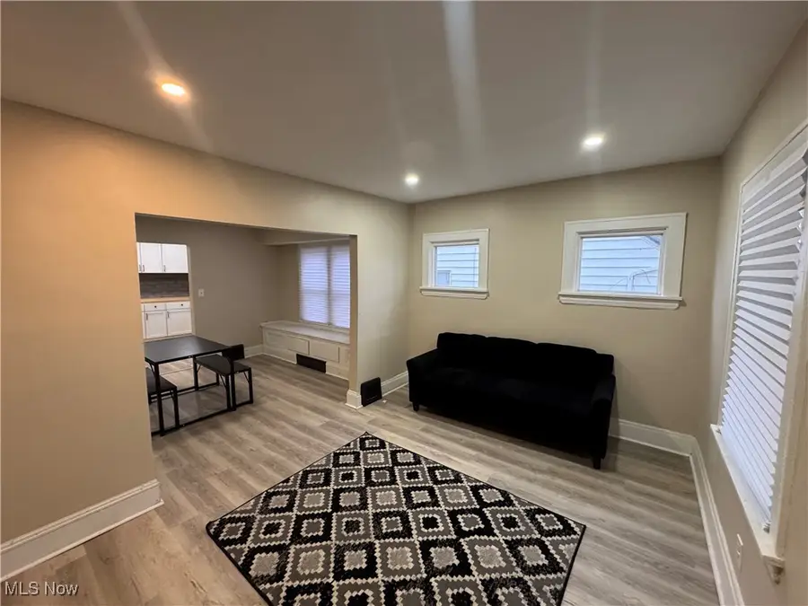 14910 Kingsford Avenue, Cleveland, OH 44128 - Image #2