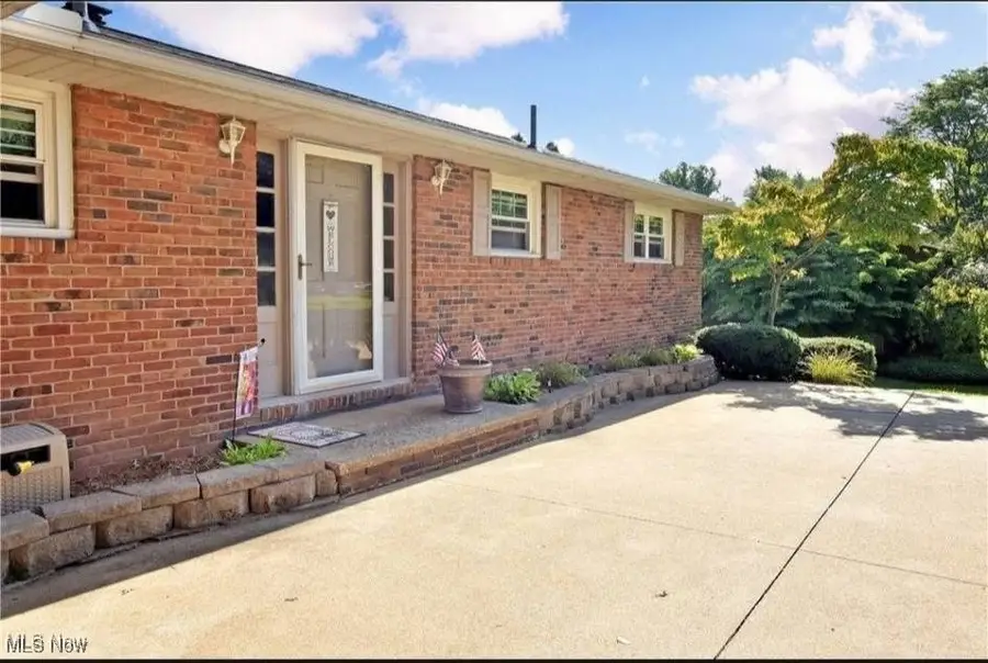 2685 Chaucer Ne Drive, Canton, OH 44721 - Image #2