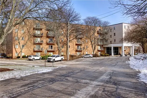 3675 Clague Road #216, North Olmsted, OH 44070