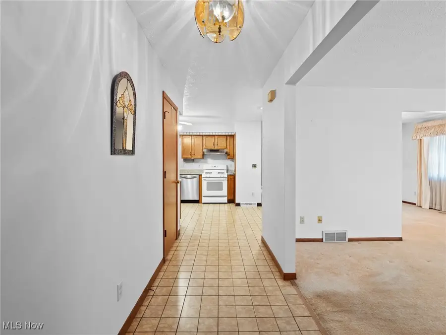 4250 Dawncliff Drive, Brooklyn, OH 44144 - #3