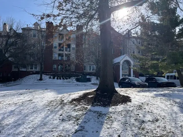 180 Fox Hollow #301, Mayfield Heights, OH 44124 - Image #2