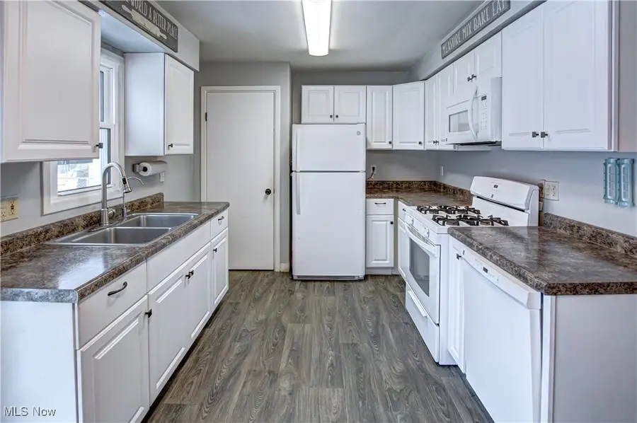 6815 Middlebrook Boulevard, Middleburg Heights, OH 44130 - #2