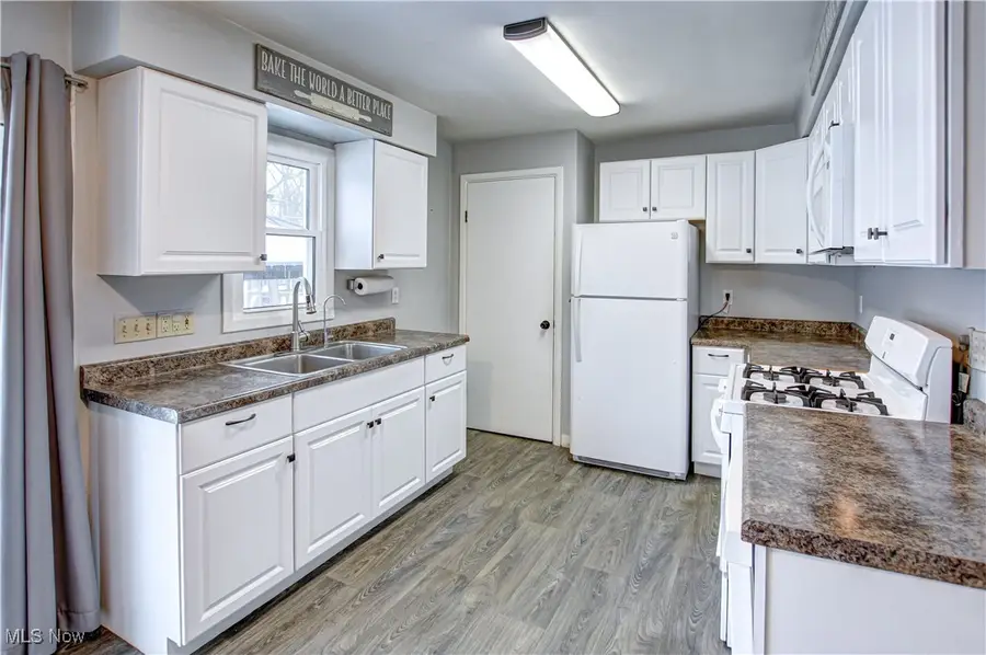 6815 Middlebrook Boulevard, Middleburg Heights, OH 44130 - #3