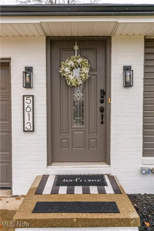 5613 Thunderbird Nw Circle, North Canton, OH 44720 - Image #2