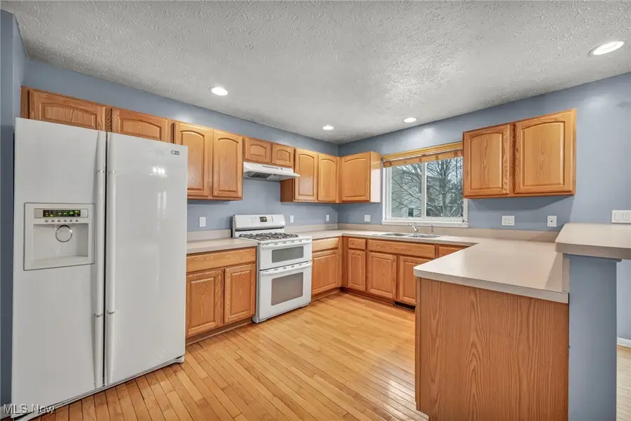 9642 Sunray Drive, Olmsted Township, OH 44138 - Image #2