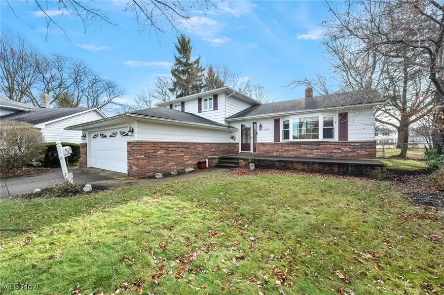 6366 Dunfield Drive, Mayfield Heights, OH 44143 - Image #2