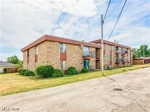 16111 Maple Park Drive, Maple Heights, OH 44137 - Image #1