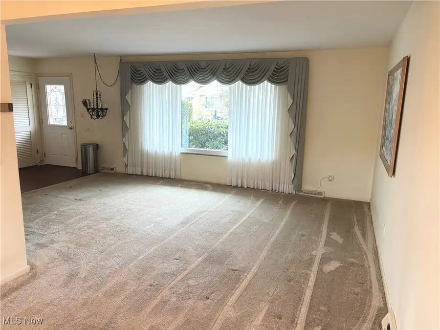 6316 Beverly Drive, Parma Heights, OH 44130 - Image #3